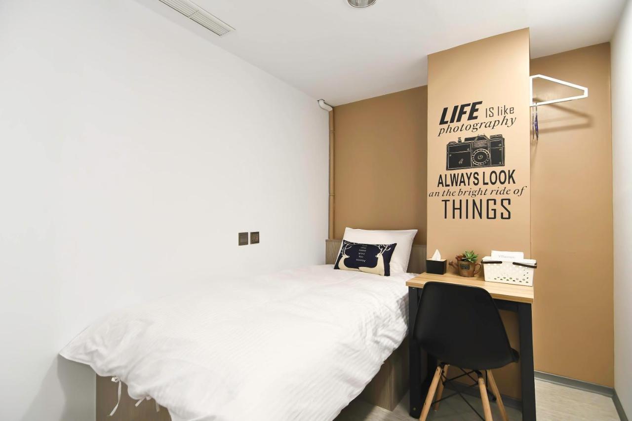 Flyinn Hostel Kaohsiung Eksteriør billede
